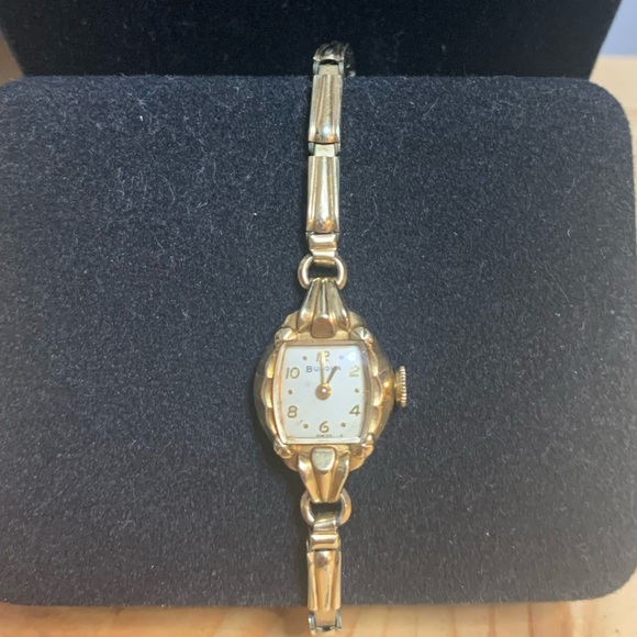 Vintage 1956 Bulova Women's Gold-Tone Watch and a gold Pulsar watch. 2 watches - Picture 7 of 13